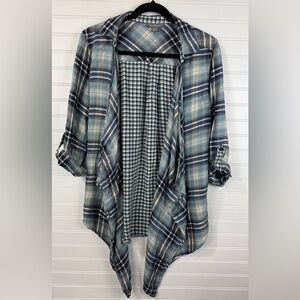 Peace & Pearls women’s green and blue plaid open tunic shirt. Size M.